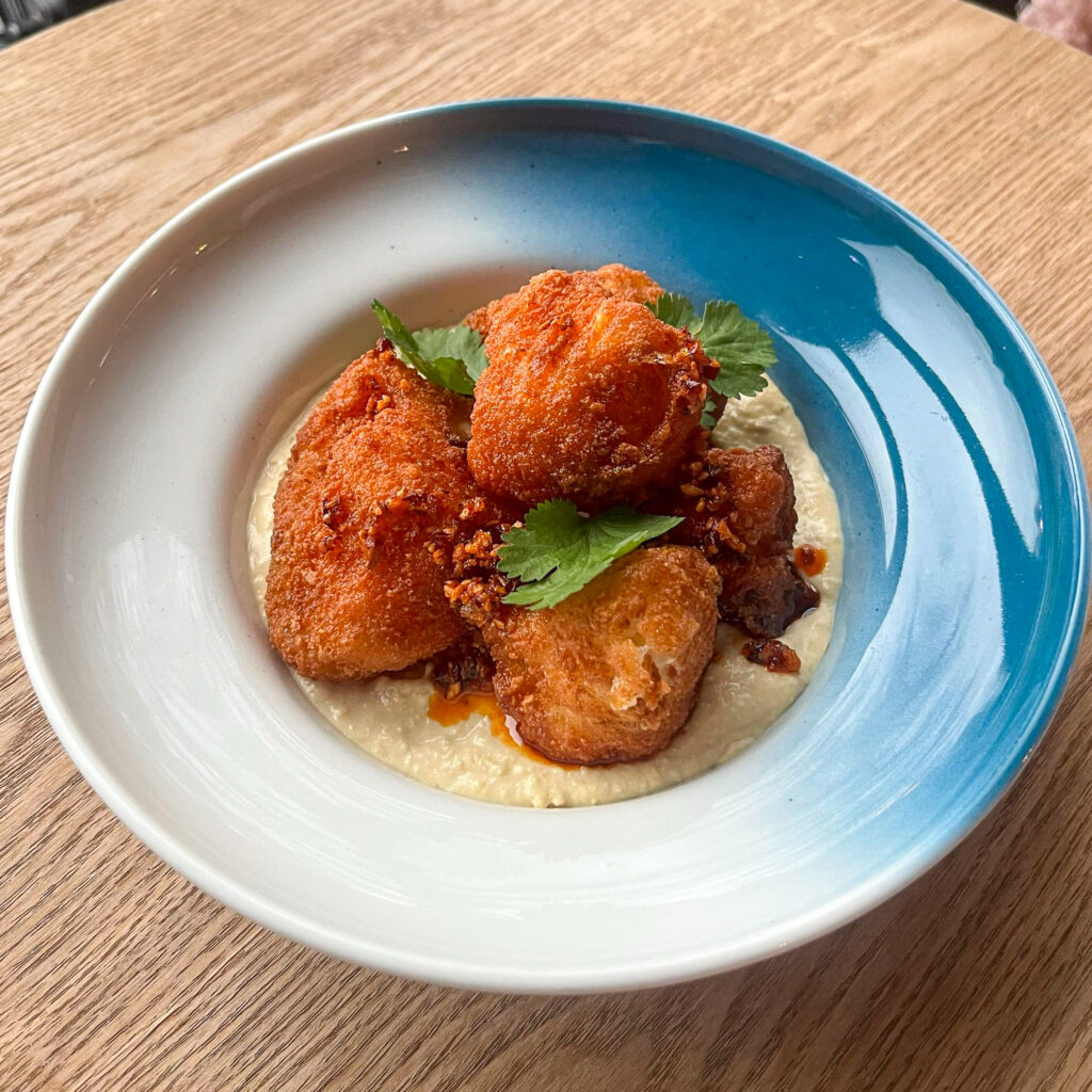 Crispy cauliflower wings served with hummus at Café Ensilumi.