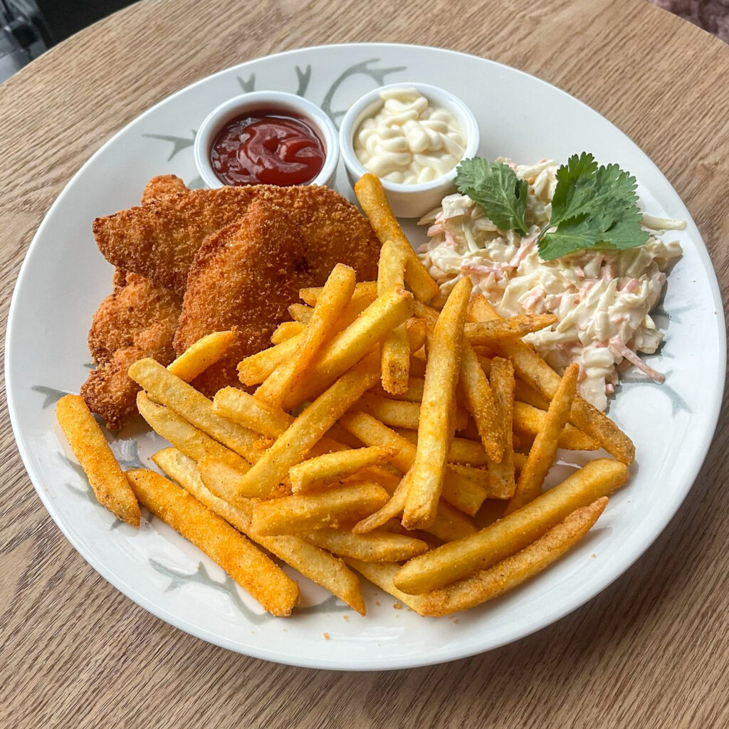 Crispy Chicken and French Fries served with coleslaw and dipping sauces at Café Ensilumi.
